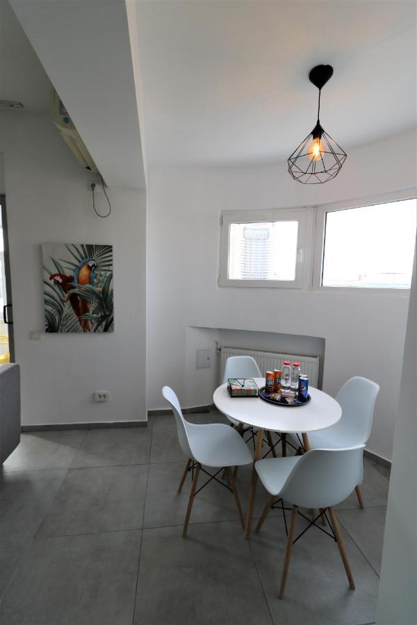 Serenity Heights Apartment: A Panoramic Haven Near Old Town - Free Minibar Bucharest Exterior photo