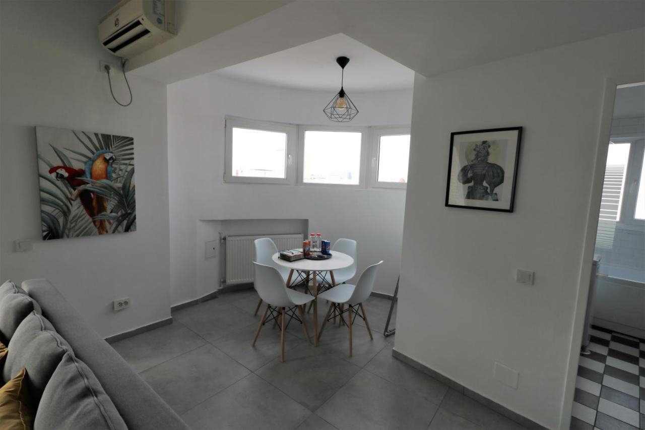 Serenity Heights Apartment: A Panoramic Haven Near Old Town - Free Minibar Bucharest Exterior photo