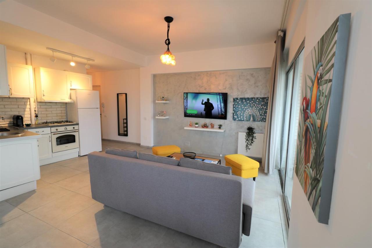 Serenity Heights Apartment: A Panoramic Haven Near Old Town - Free Minibar Bucharest Exterior photo