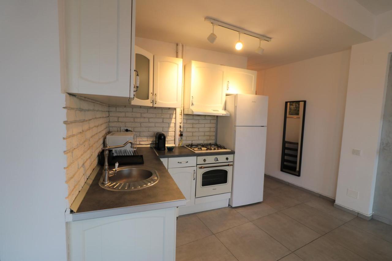 Serenity Heights Apartment: A Panoramic Haven Near Old Town - Free Minibar Bucharest Exterior photo