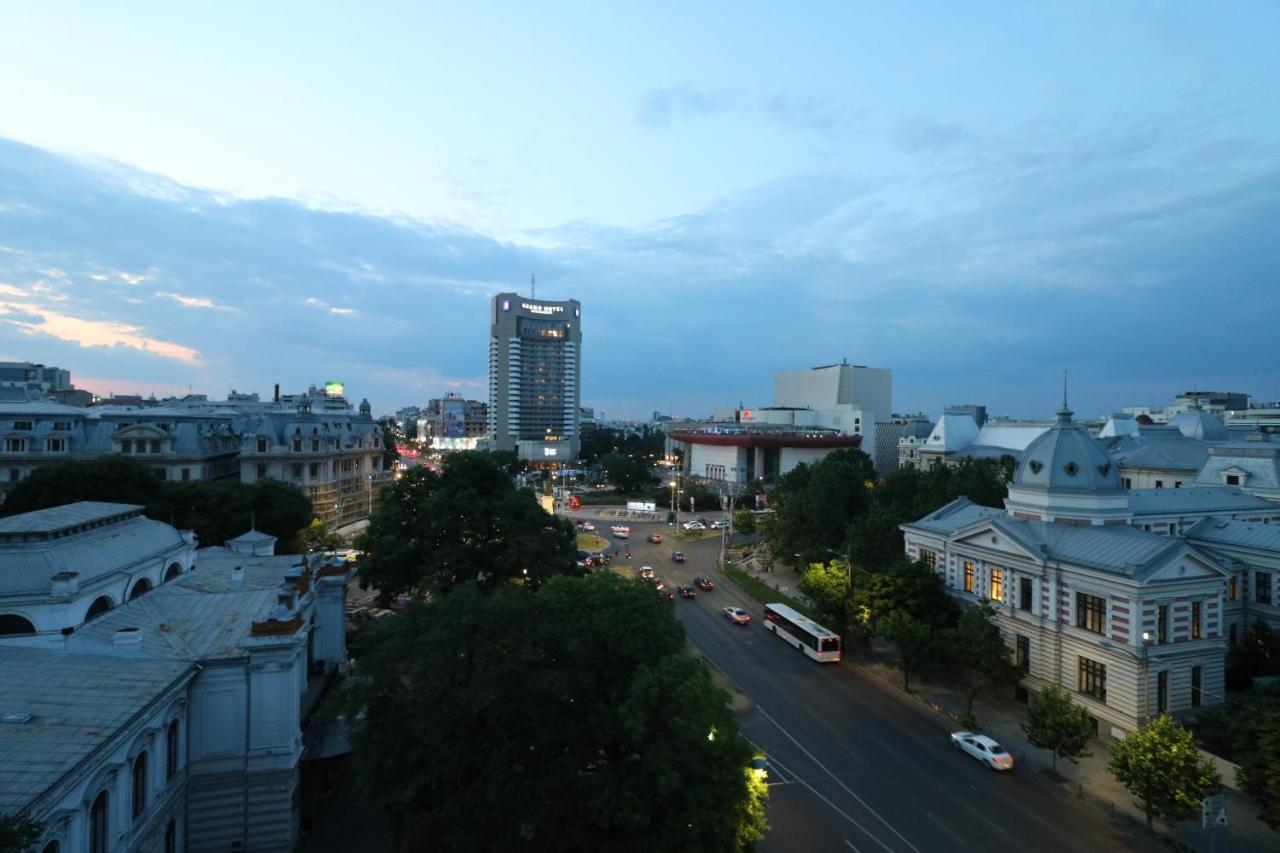 Serenity Heights Apartment: A Panoramic Haven Near Old Town - Free Minibar Bucharest Exterior photo