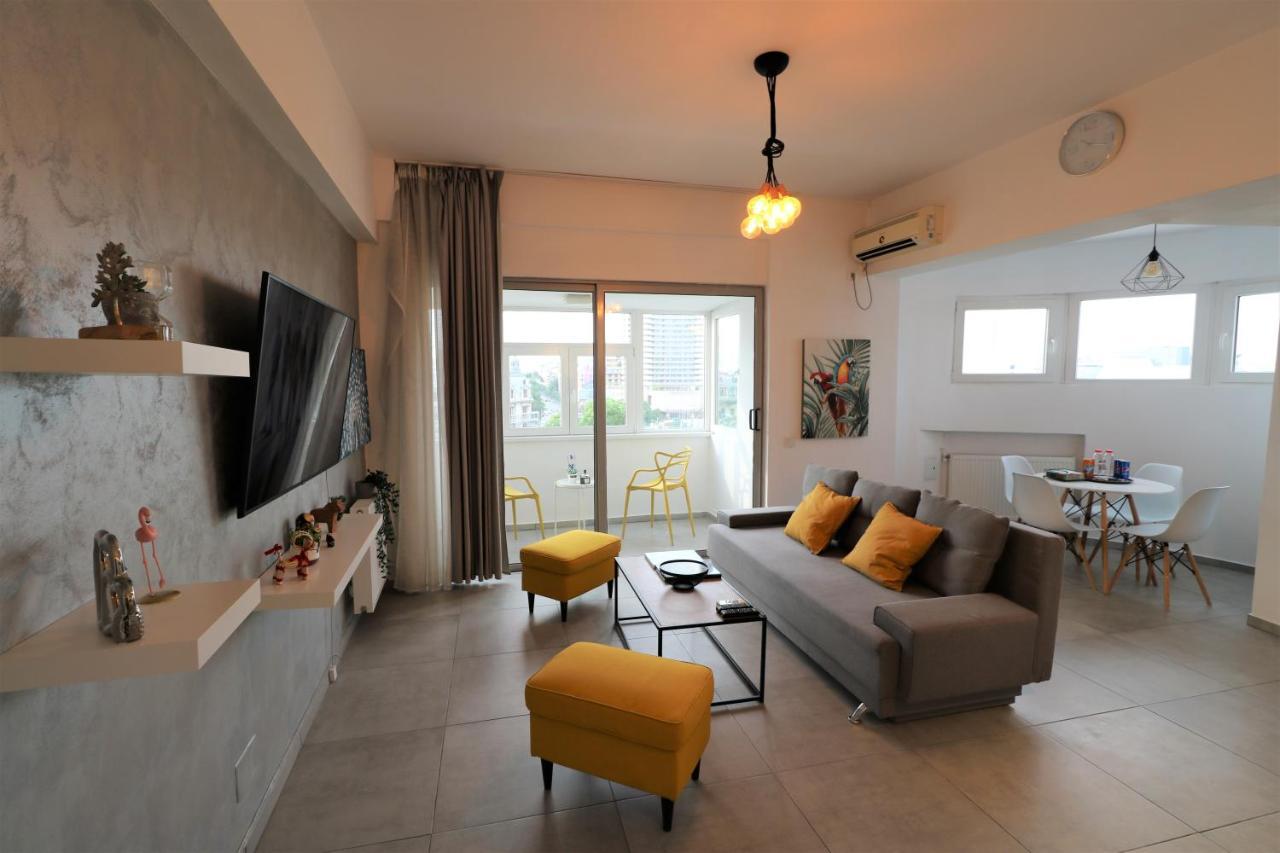 Serenity Heights Apartment: A Panoramic Haven Near Old Town - Free Minibar Bucharest Exterior photo
