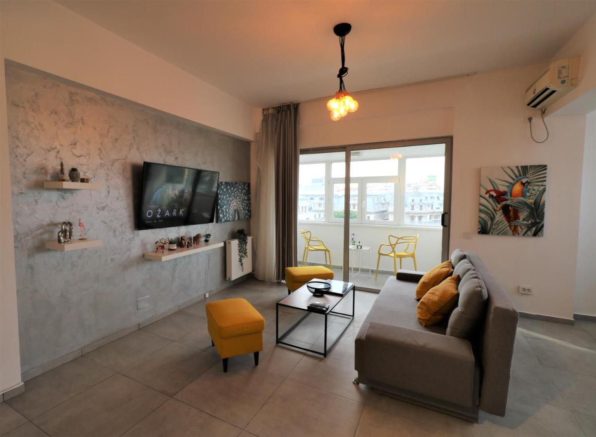 Serenity Heights Apartment: A Panoramic Haven Near Old Town - Free Minibar Bucharest Exterior photo